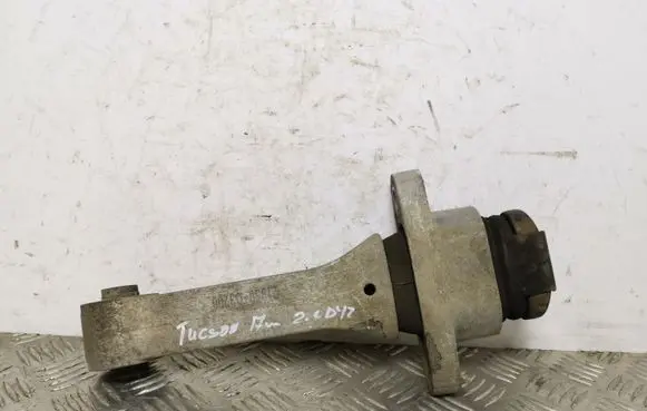 Hyundai Tucson TL Engine mount bracket 21950D3200