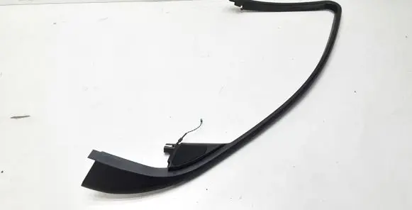 BMW 7 E65 E66 Front door glass trim molding 8223819