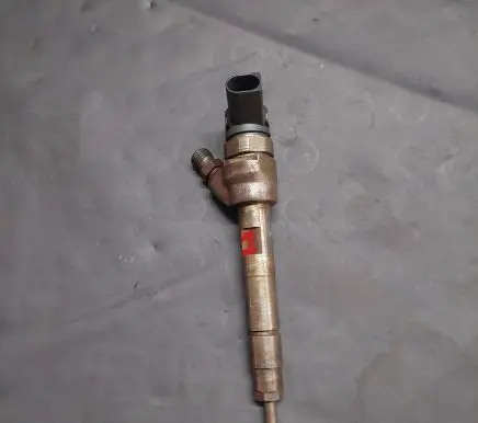 BMW 5 F10 F11 Fuel injector 7810702