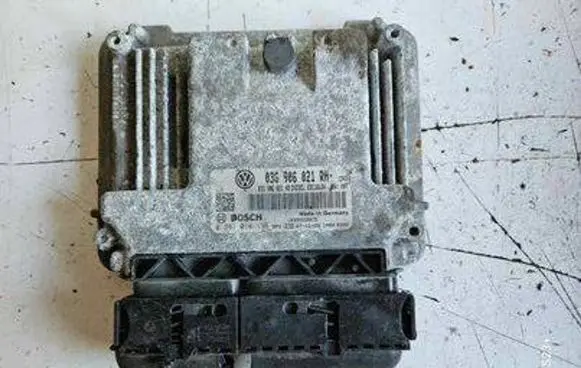 Volkswagen PASSAT B7 Engine control unit/module 03G906021RH 0281014136 1039S22815