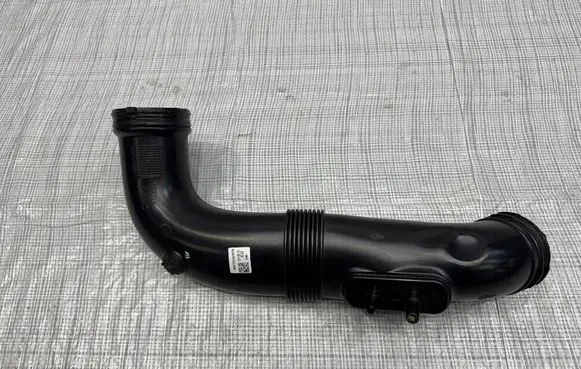 Maserati Grecale Air intake hose/pipe 6701565070