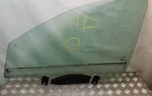 Mercedes-Benz S W221 Front door window glass four-door