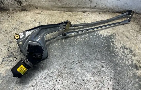 Renault Megane I Front wiper linkage and motor