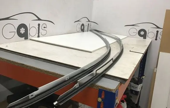Roof trim bar molding cover