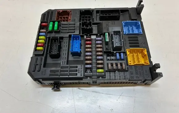 Peugeot 208 II BSM Control unit 9830708180
