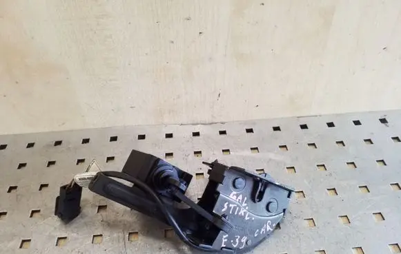 BMW 5 E39 Tailgate window lock/catch/latch 8238469