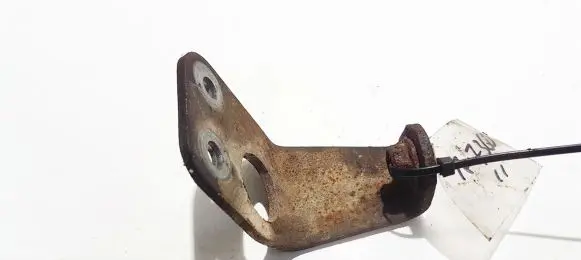 Mazda 323 F Engine mount bracket