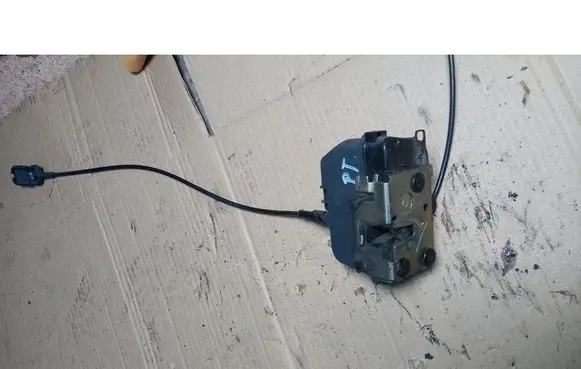 Renault Megane II Rear door lock