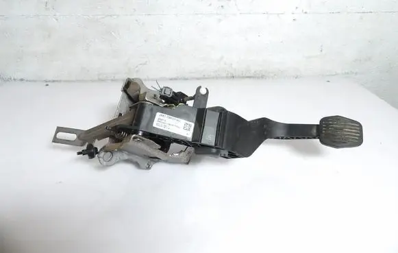Ford Focus Accelerator throttle pedal JX61-7B633-AC