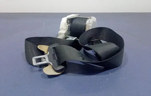 Toyota Auris E180 Front seatbelt 7P4170P