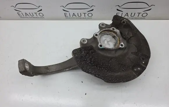 Mercedes-Benz C W205 Front wheel hub A0004213520