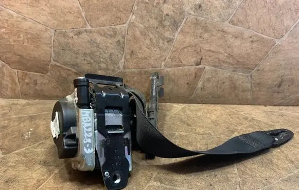 Mercedes-Benz C W205 Front seatbelt 622765800