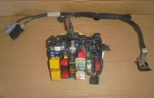 Peugeot 208 Fuse module 9804846880