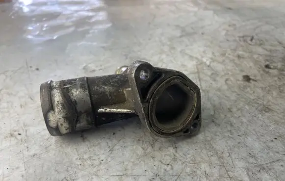 Jeep Grand Cherokee (WK) Engine coolant pipe/hose A6422030131