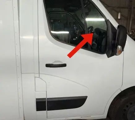 Opel Movano B Front door vent window glass four-door 43R001582