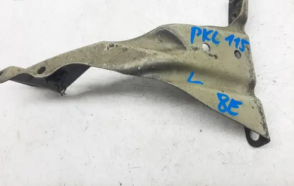 Audi A4 S4 B7 8E 8H Fender mounting bracket 8E0821135AA4B7