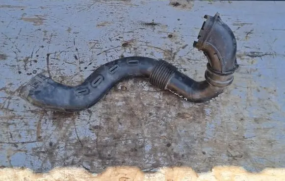 Renault Captur Air intake duct part 165556691R