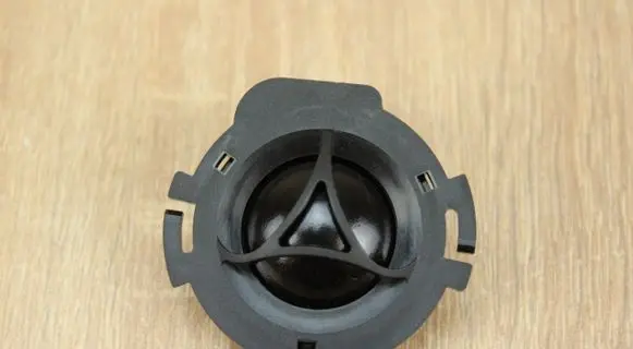 Front door high frequency speaker