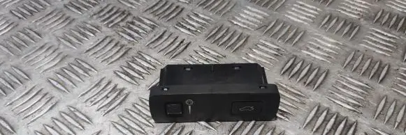 Tailgate opening switch