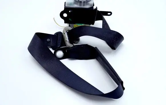 Toyota Urban Cruiser (XP110) Front seatbelt 0438118 CBF0056AAX