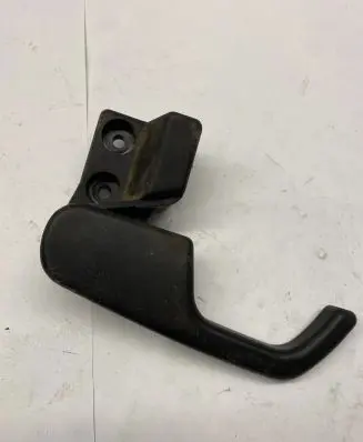 Volkswagen PASSAT B4 Engine bonnet (hood) release handle 3A1823533