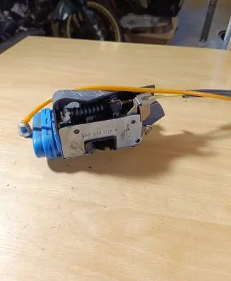 Audi A4 S4 B5 8D Rear door lock 8D0839015A