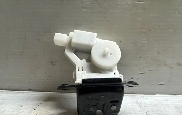 Nissan Qashqai Tailgate lock latch 