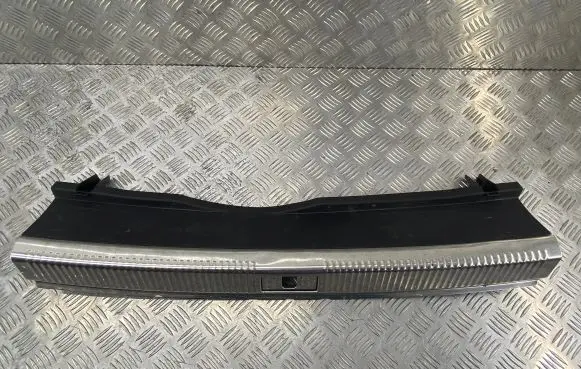 Trunk/boot sill cover protection