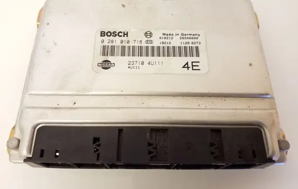 Nissan Almera Tino Engine control unit/module 0281010718 237104U111