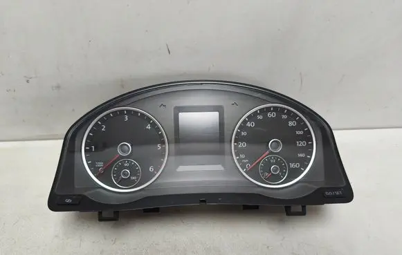 Volkswagen Tiguan Speedometer (instrument cluster) 5N0920982D