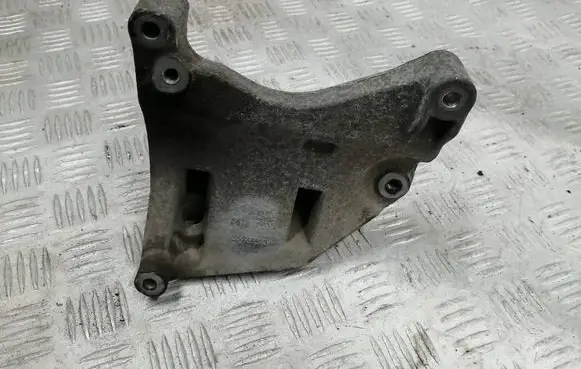 Fiat 500X A/C compressor mount bracket 55265523 B813