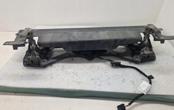 Porsche Cayenne (9Y0 9Y3) Tailgate/trunk spoiler 9Y3827204D