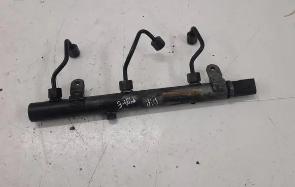 Mercedes-Benz E W211 Fuel main line pipe A6400700695 0610200301