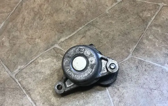 Mercedes-Benz S C217 Alternator belt tensioner A2762000370