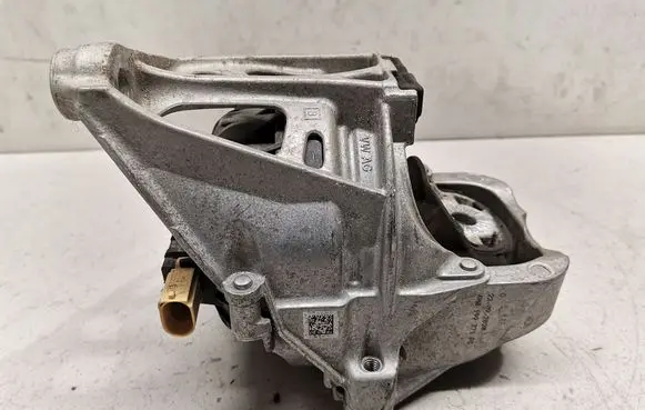 Audi A4 S4 B9 Engine mount bracket 4M0199371FC 4M0199371