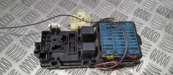 Mitsubishi Space Runner Fuse box set MB818979