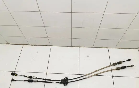 Volvo XC70 Gear shift cable linkage 31256139