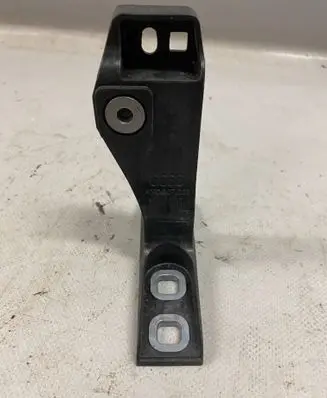 Audi Q7 4M Front bumper mounting bracket 4M0807333
