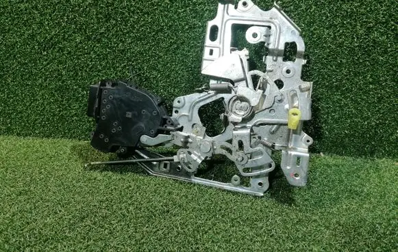 Renault Master III Rear door lock 906127519R
