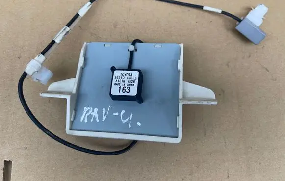 Toyota RAV 4 (XA40) Aerial GPS antenna 8686042052