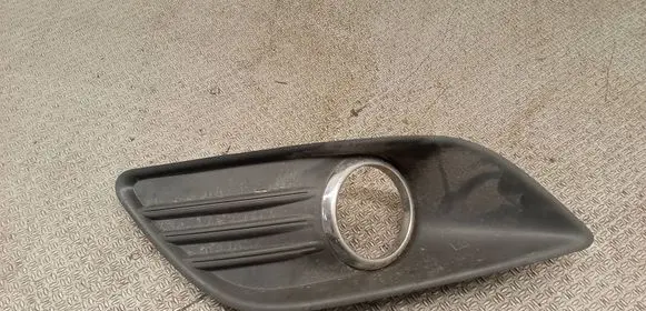 Ford Focus Front fog light trim/grill 8M5119953A