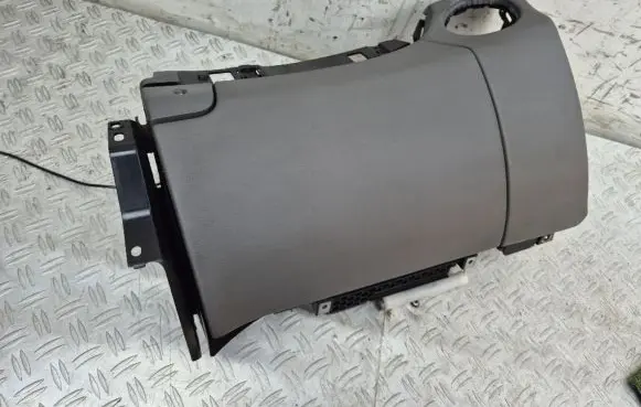 Mercedes-Benz CLS C219 Glove box set E048831021