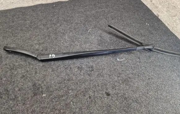 BMW 6 F12 F13 Windshield/front glass wiper blade 7203156