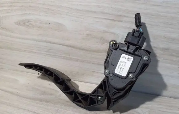 Renault Captur Accelerator throttle pedal 180029347R 6PV00997807
