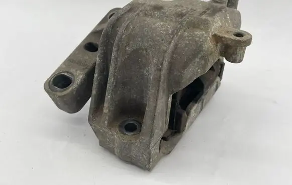 Audi TT TTS Mk2 Engine mount bracket 8J0199262
