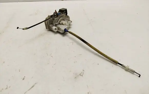 Opel Combo D Front door lock 95509531