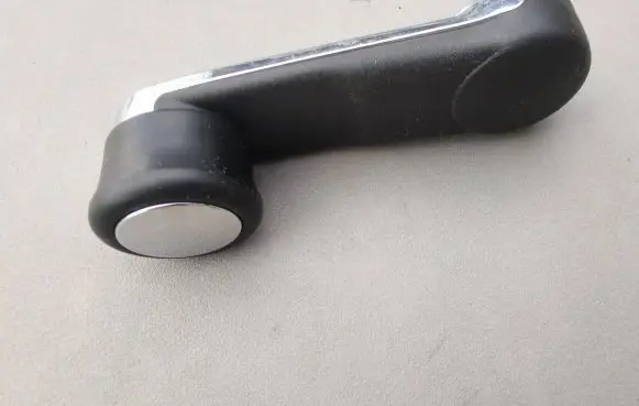 Audi 80 90 S2 B4 Rear door window winding handle 443837581D