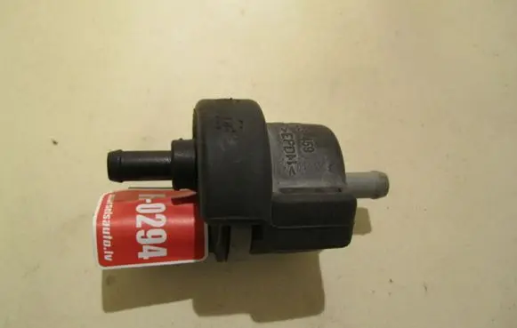 Skoda Octavia Mk2 (1Z) Valve vacuum 058133459