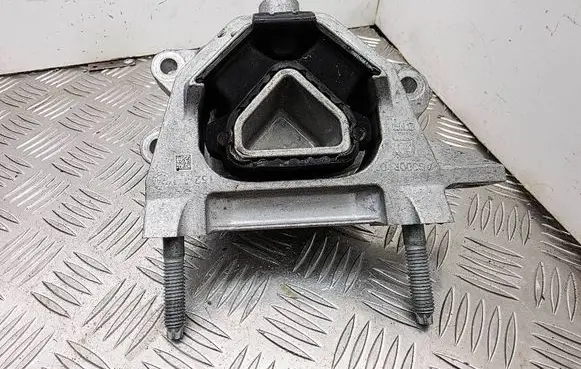 Opel Mokka B Engine mount bracket 9826533880