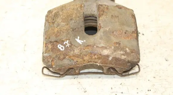 Volkswagen PASSAT B7 Front brake caliper